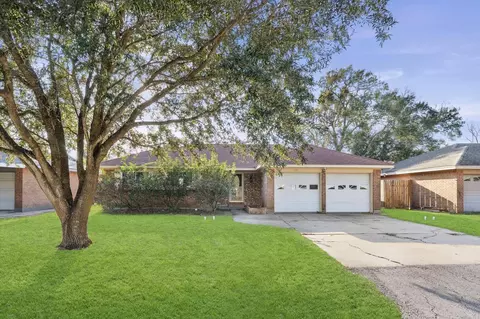 622 Seminole Dr, Kemah, TX 77565
