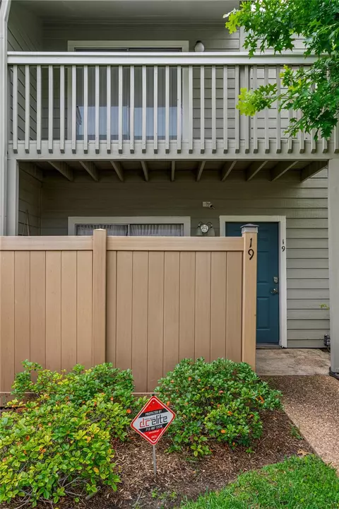2379 Briarwest Blvd #19, Houston, TX 77077