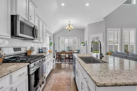 Kitchen - 32618 Twilight Gable Ct, Spring, TX 77386 photo 5 of 6