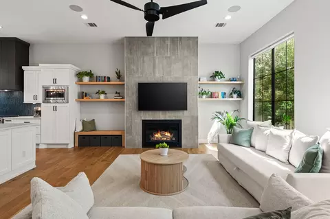 733 E 10th 12 St, Houston, TX 77008