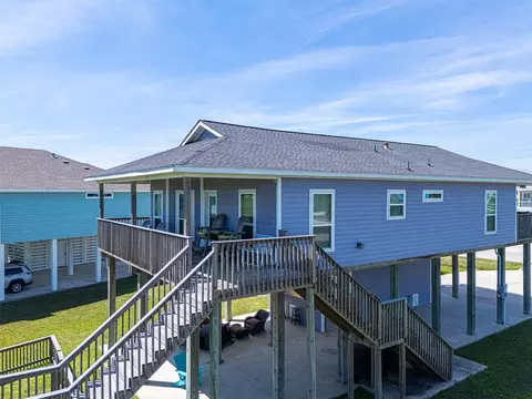 18607 Warrior Rd, Galveston, TX 77554