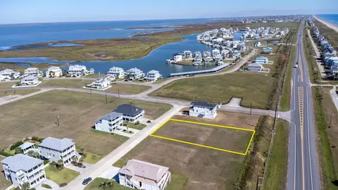 21205 Scissor Tail Ln, Galveston, TX 77554