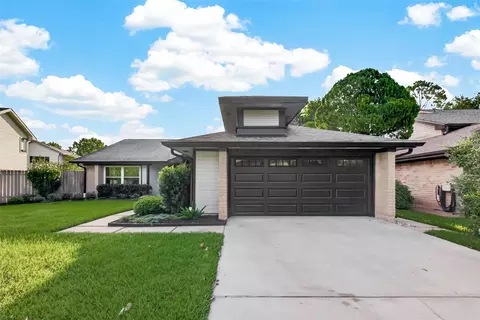 2119 Braesmeadow Ln, Sugar Land, TX 77479