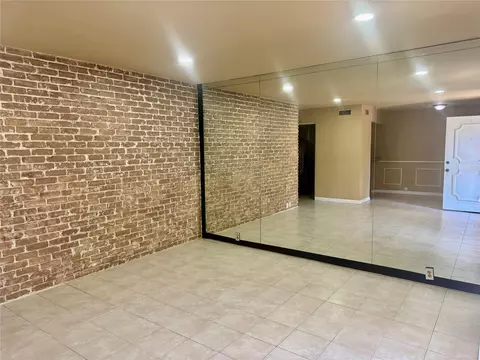 5353 Richmond Ave #4, Houston, TX 77056