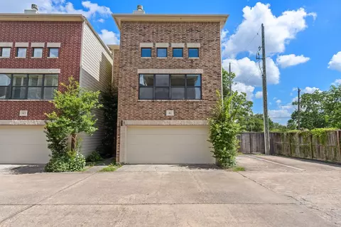 650 Westcross St #42, Houston, TX 77018