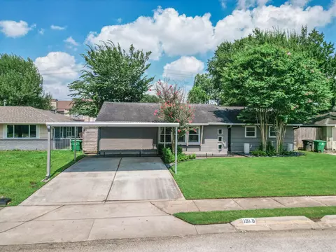 1918 Huge Oaks St, Houston, TX 77055
