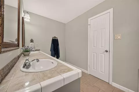 Bath - 8007 Vickridge Ln, Spring, TX 77379 photo 4 of 5