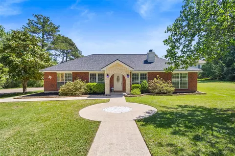 1452 River Oaks Dr, Huntsville, TX 77340