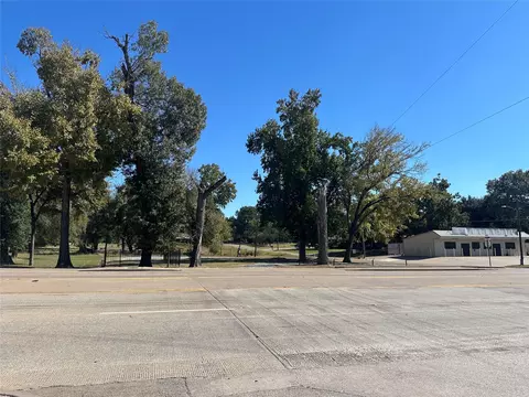 1042 W Commerce St, Buffalo, TX 75831