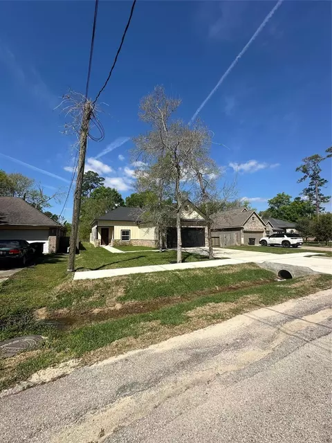 22525 E Shorewood Loop Loop E, Huffman, TX 77336