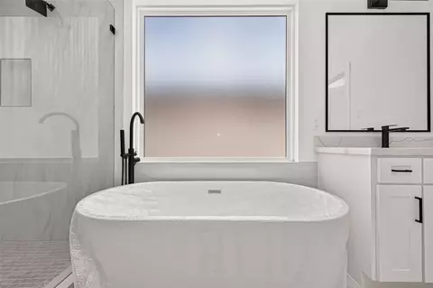 Bath - 1811 N Spring Dr #6, Spring, TX 77373 photo 6 of 7