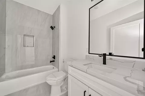 Bath - 1811 N Spring Dr #6, Spring, TX 77373 photo 7 of 7