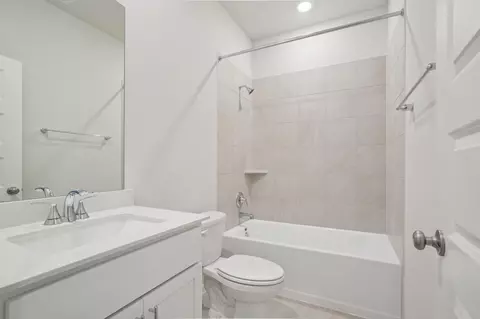 Bath - 2035 Murphy Ranch Ct, Conroe, TX 77301 photo 2 of 5
