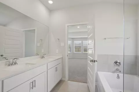 Bath - 2035 Murphy Ranch Ct, Conroe, TX 77301 photo 5 of 5