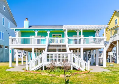 1991 Gulf St, Crystal Beach, TX 77650