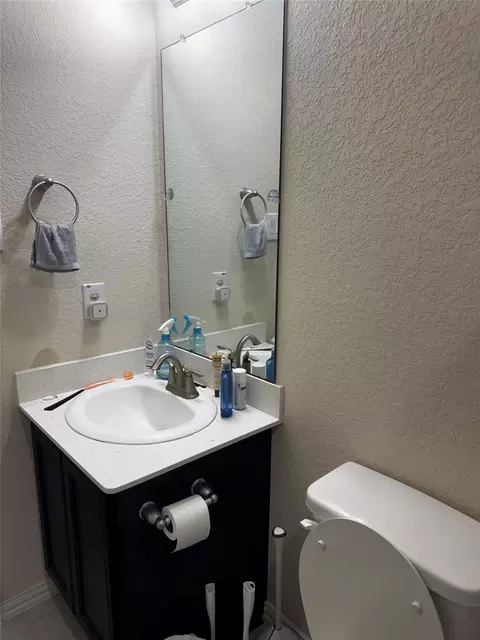 Bath - 22739 Highland Maple Ct, Spring, TX 77373 photo 2 of 10