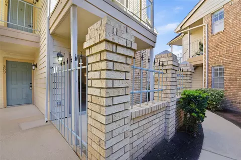 12550 Whittington Dr #303, Houston, TX 77077