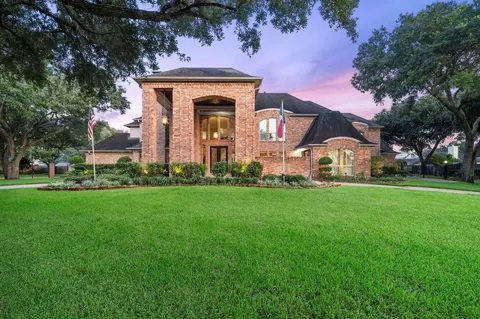 3 Regent Ct, Sugar Land, TX 77478
