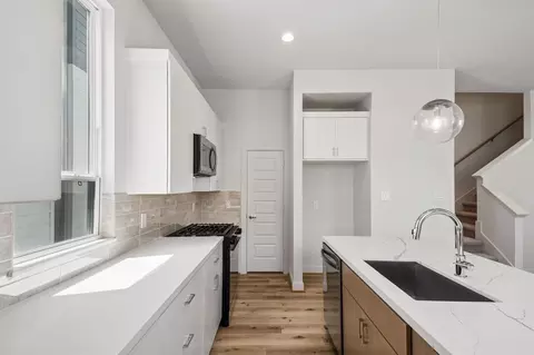 1806 Elysian St, Houston, TX 77026