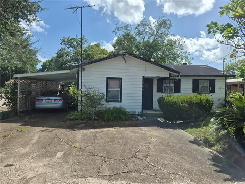 169 2nd St, Van Vleck, TX 77482