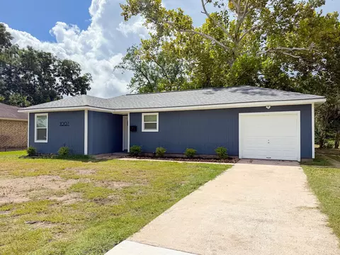 1007 Mac Dr, Sweeny, TX 77480 photo 1