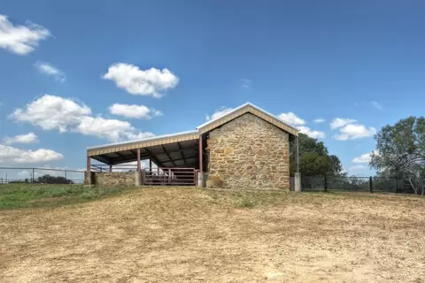 Exterior - 6887 Von Ormy Rd, Von Ormy, TX 78073 photo 16 of 19
