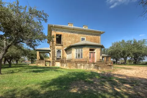 Exterior - 6887 Von Ormy Rd, Von Ormy, TX 78073 photo 5 of 19