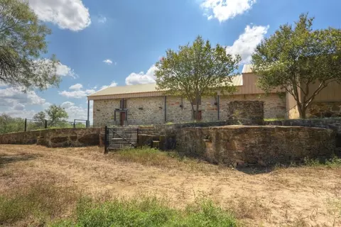 Exterior - 6887 Von Ormy Rd, Von Ormy, TX 78073 photo 14 of 19