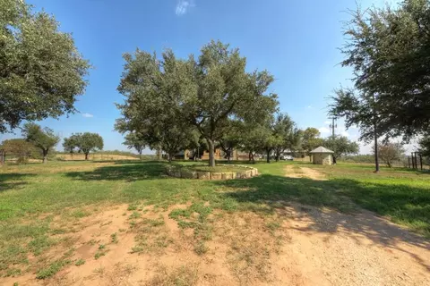 Exterior - 6887 Von Ormy Rd, Von Ormy, TX 78073 photo 1 of 19
