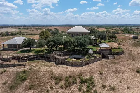 6887 Von Ormy Rd, Von Ormy, TX 78073