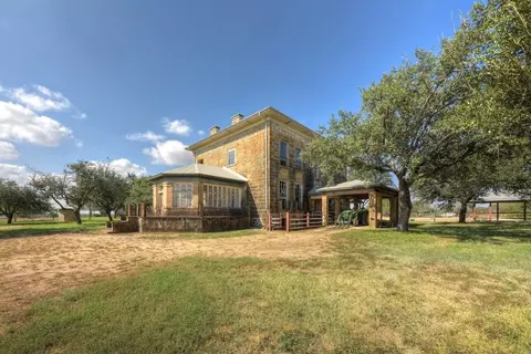 Exterior - 6887 Von Ormy Rd, Von Ormy, TX 78073 photo 4 of 19