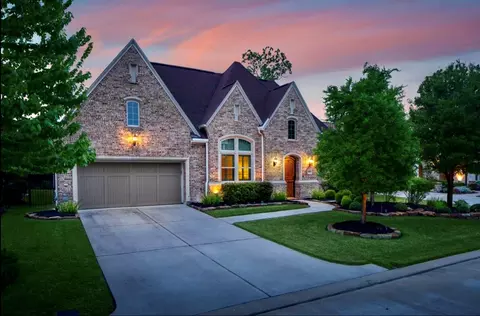 51 Woodglade Way, Tomball, TX 77375