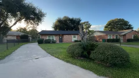 1226 Valley Dr, Angleton, TX 77515 photo 1