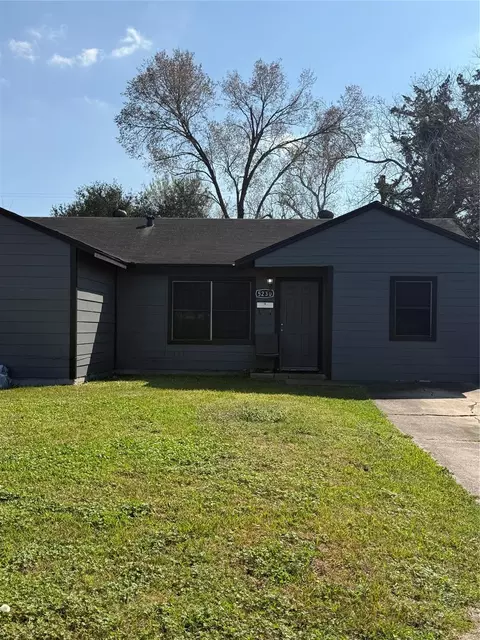 5230 Westover St, Houston, TX 77033