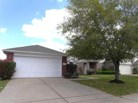 16327 Bettong Ct, Sugar Land, TX 77498