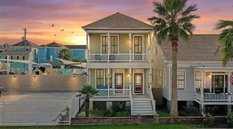 1419 Mechanic St, Galveston, TX 77550