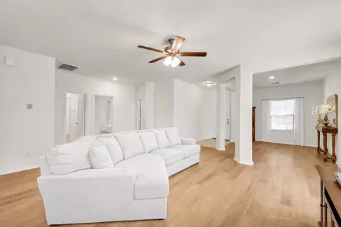 10510 Watershed Dr, Rosharon, TX 77583