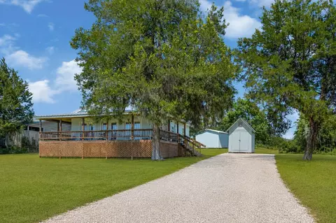 890 Paradise Dr, Coldspring, TX 77331