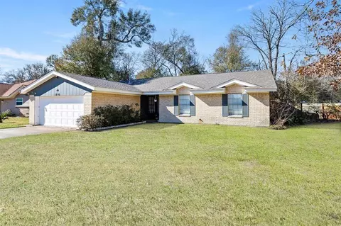 1845 King Arthur Ct, Orange, TX 77630