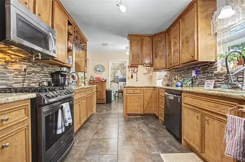 Kitchen - 2549 River Rdg, Conroe, TX 77385 photo 2 of 3