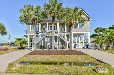 3635 Foremast Dr, Galveston, TX 77554