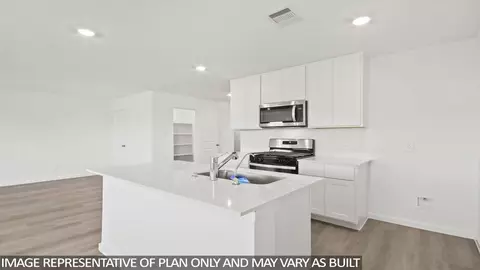 Kitchen - 934 Sutherland Falls St, Conroe, TX 77303 photo 2 of 2