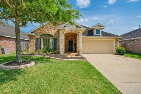 1211 Quarterhorse Dr, Alvin, TX 77511