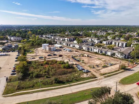 15200 Point NW, Houston, TX 77095