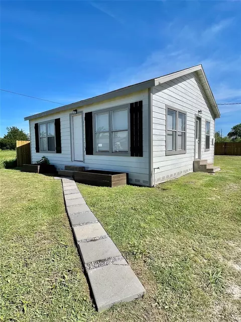 310 E Texas St, Brazoria, TX 77422