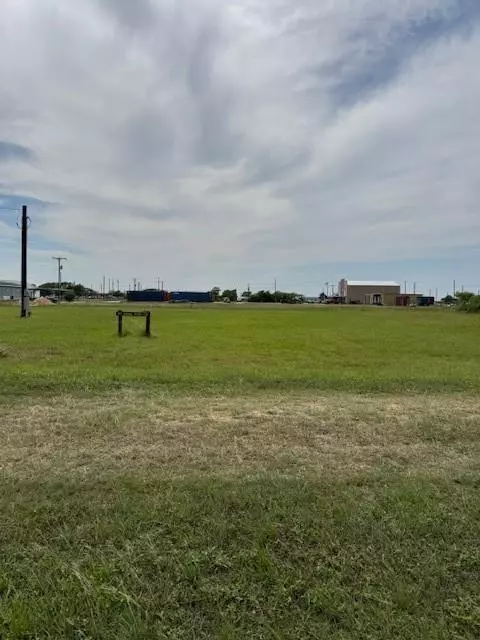 92 Angelfish Dr, Palacios, TX 77465