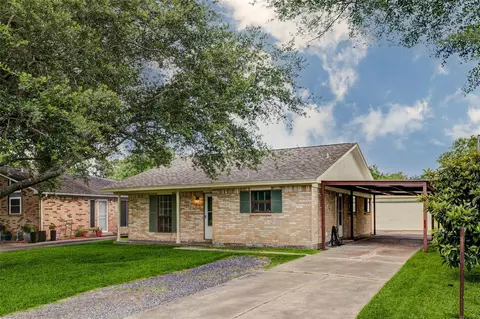 218 S Nugent St, La Porte, TX 77571