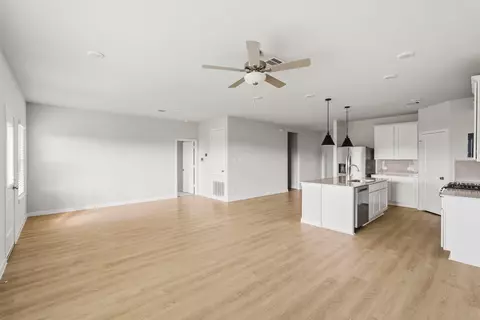 Living - 29010 Fig Vine Dr, Waller, TX 77484 photo 2 of 4