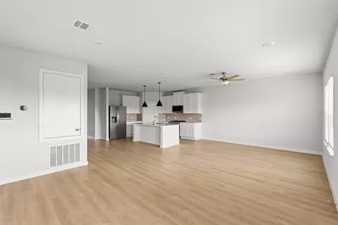 Living - 29010 Fig Vine Dr, Waller, TX 77484 photo 3 of 4