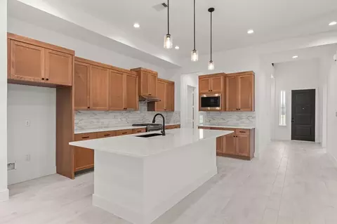 11806 Salty Bend Dr, Mont Belvieu, TX 77580